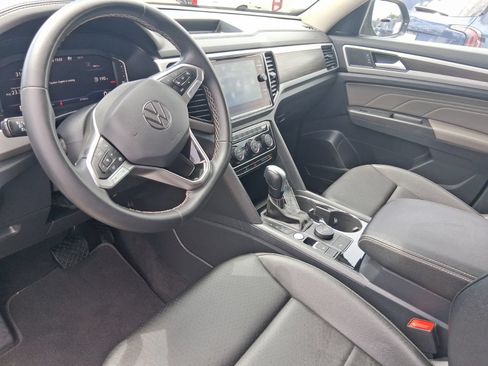 Used 2023 Volkswagen Atlas SE w/ Black Wheel Package AWD/4WD image 11