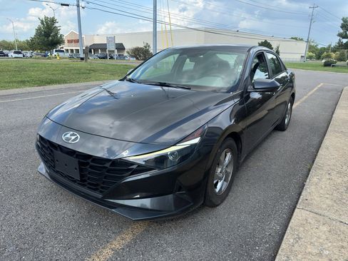 Used 2021 Hyundai Elantra SE FWD image 6