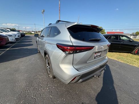 Used 2021 Toyota Highlander XLE FWD image 6