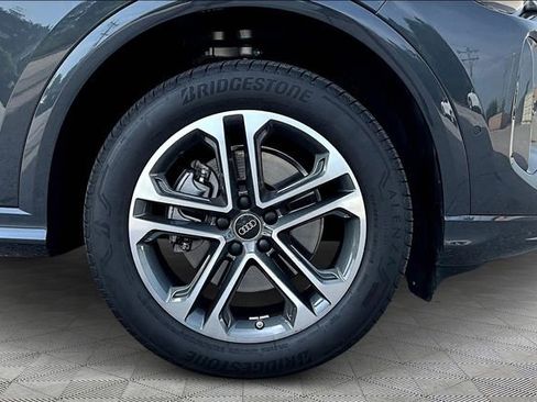 Used 2025 Audi Q5 Premium image 8