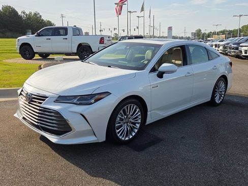 Used 2020 Toyota Avalon Limited w/ Advanced Safety Package FWD image 3