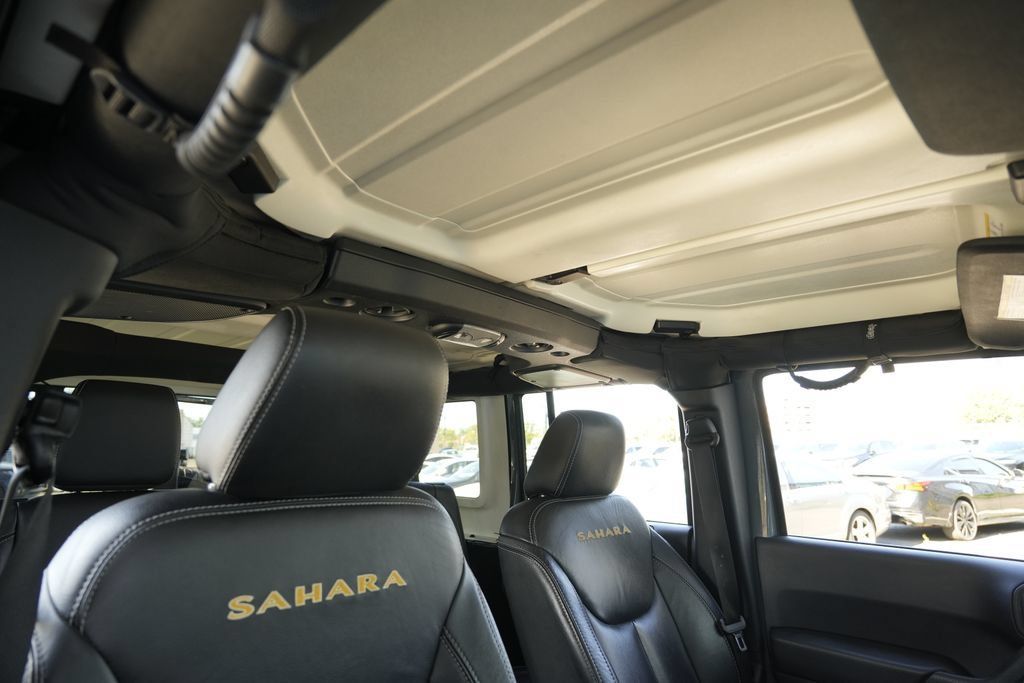 Used 2015 Jeep Wrangler Unlimited Sahara w/ Connectivity Group AWD/4WD image 30