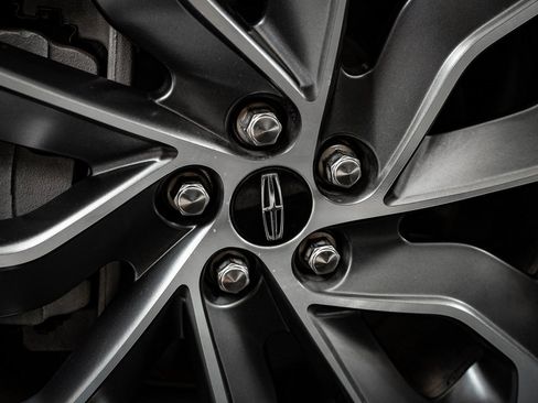 Used 2022 Lincoln Nautilus Reserve w/ Equipment Group 201A image 8