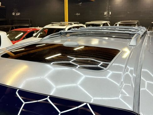 Used 2017 Toyota Sienna Limited Premium image 8