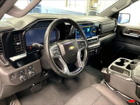 Used 2023 Chevrolet Silverado 1500 LT AWD/4WD image 8