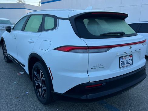 Used 2025 Toyota Crown Signia XLE image 4