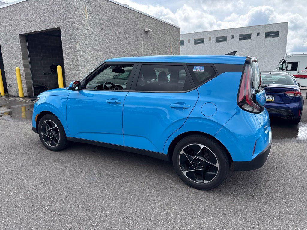 Certified 2023 Kia Soul EX FWD image 2