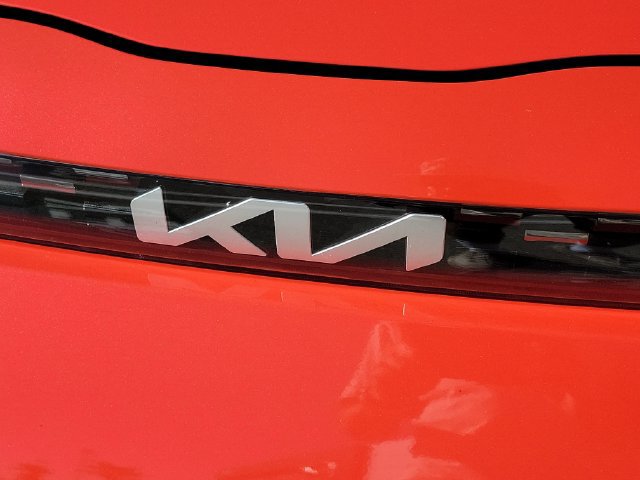 Used 2025 Kia Soul LX FWD image 31