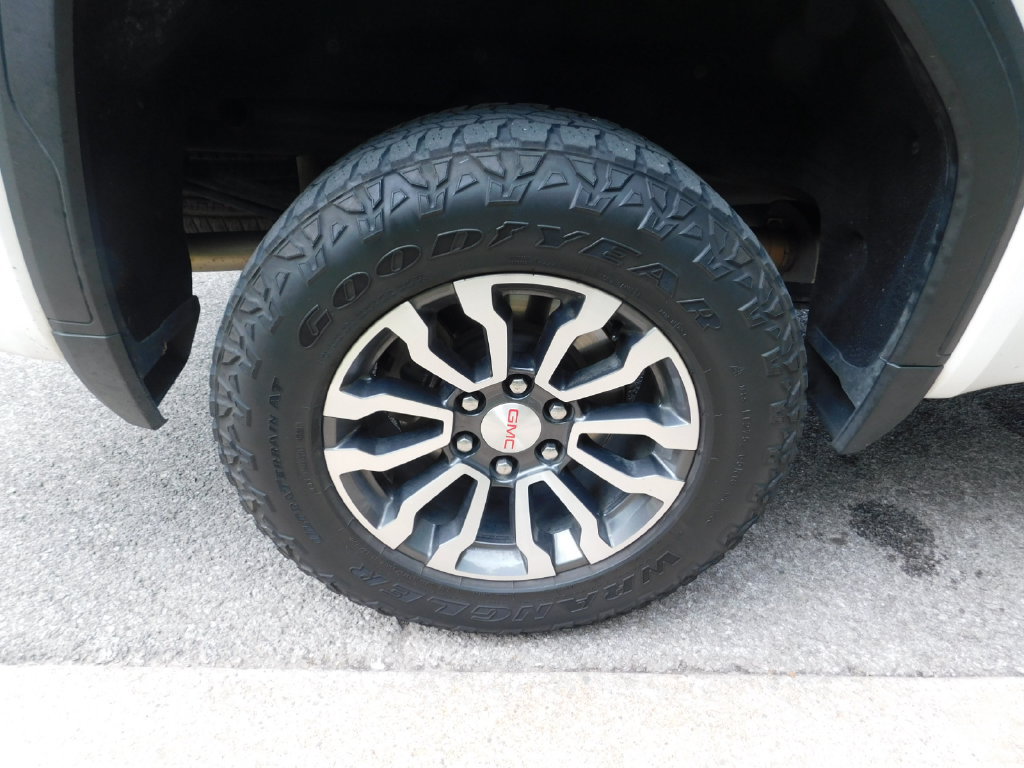 Used 2019 GMC Sierra 1500 AT4 w/ Off Road Performance Package AWD/4WD image 8