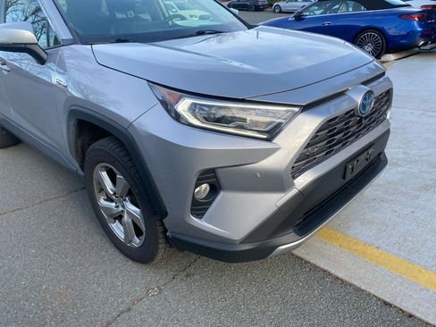 Used 2020 Toyota RAV4 Limited image 24