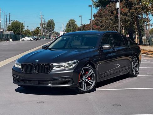 Used 2017 BMW 750i RWD image 26