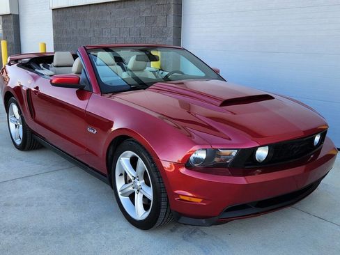Used 2011 Ford Mustang GT Premium image 6