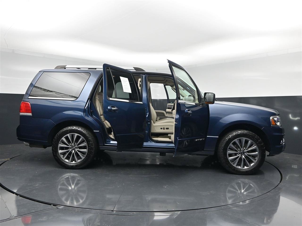 Used 2017 Lincoln Navigator Select AWD/4WD image 39