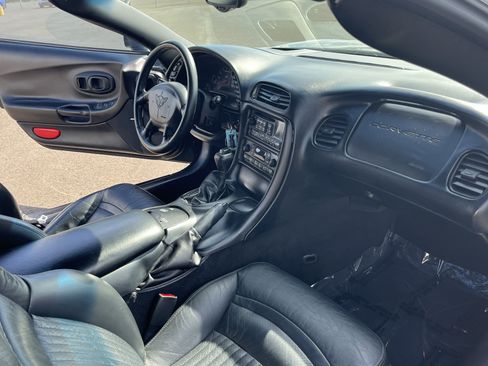 Used 2003 Chevrolet Corvette Convertible w/ Preferred Equipment Group1 image 11