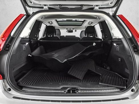 Used 2024 Volvo XC90 T8 Plus w/ Protection Package Premier image 6