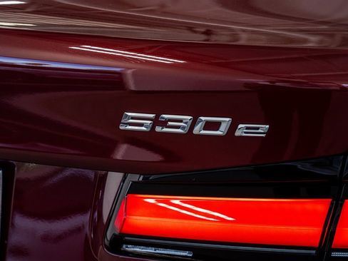 Used 2023 BMW 530e xDrive image 31