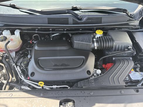 Used 2023 Chrysler Pacifica Touring-L FWD image 34