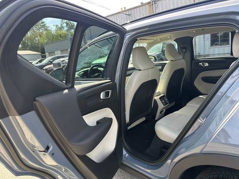 Certified 2023 Volvo XC40 B5 Plus w/ Driver Assist Package AWD/4WD image 17