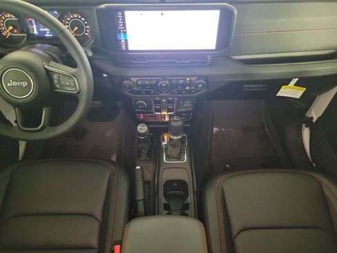Used 2025 Jeep Gladiator Rubicon image 12