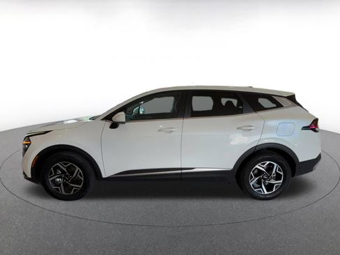 Used 2025 Kia Sportage LX FWD image 9