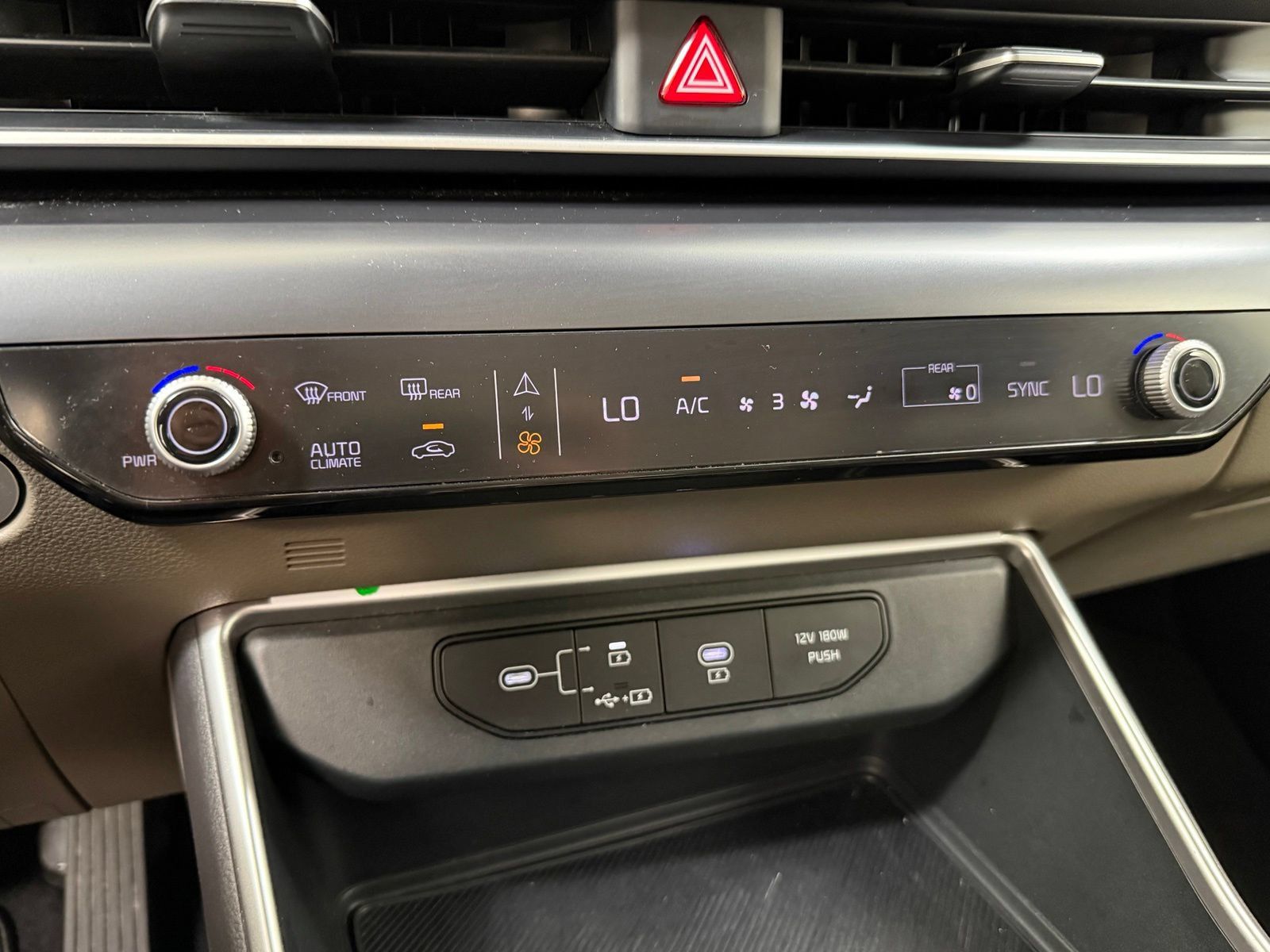 Used 2025 Kia Carnival FWD image 21