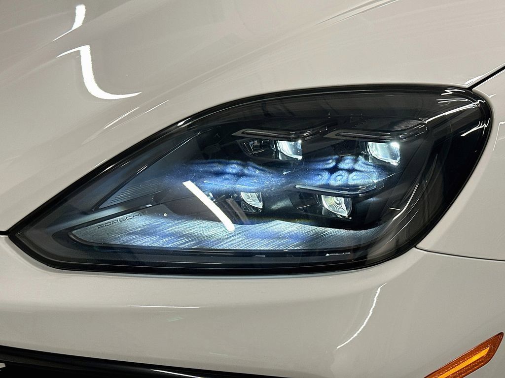 Certified 2025 Porsche Cayenne AWD/4WD image 32