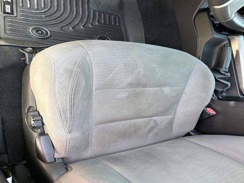 Used 2016 Toyota Tacoma SR5 w/ SR5 Appearance Package (SN) image 9