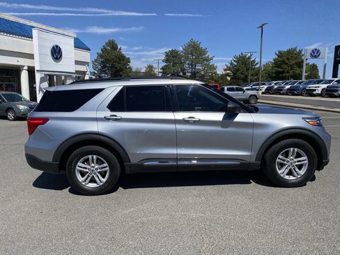 Used 2020 Ford Explorer XLT w/ Equipment Group 202A AWD/4WD image 49