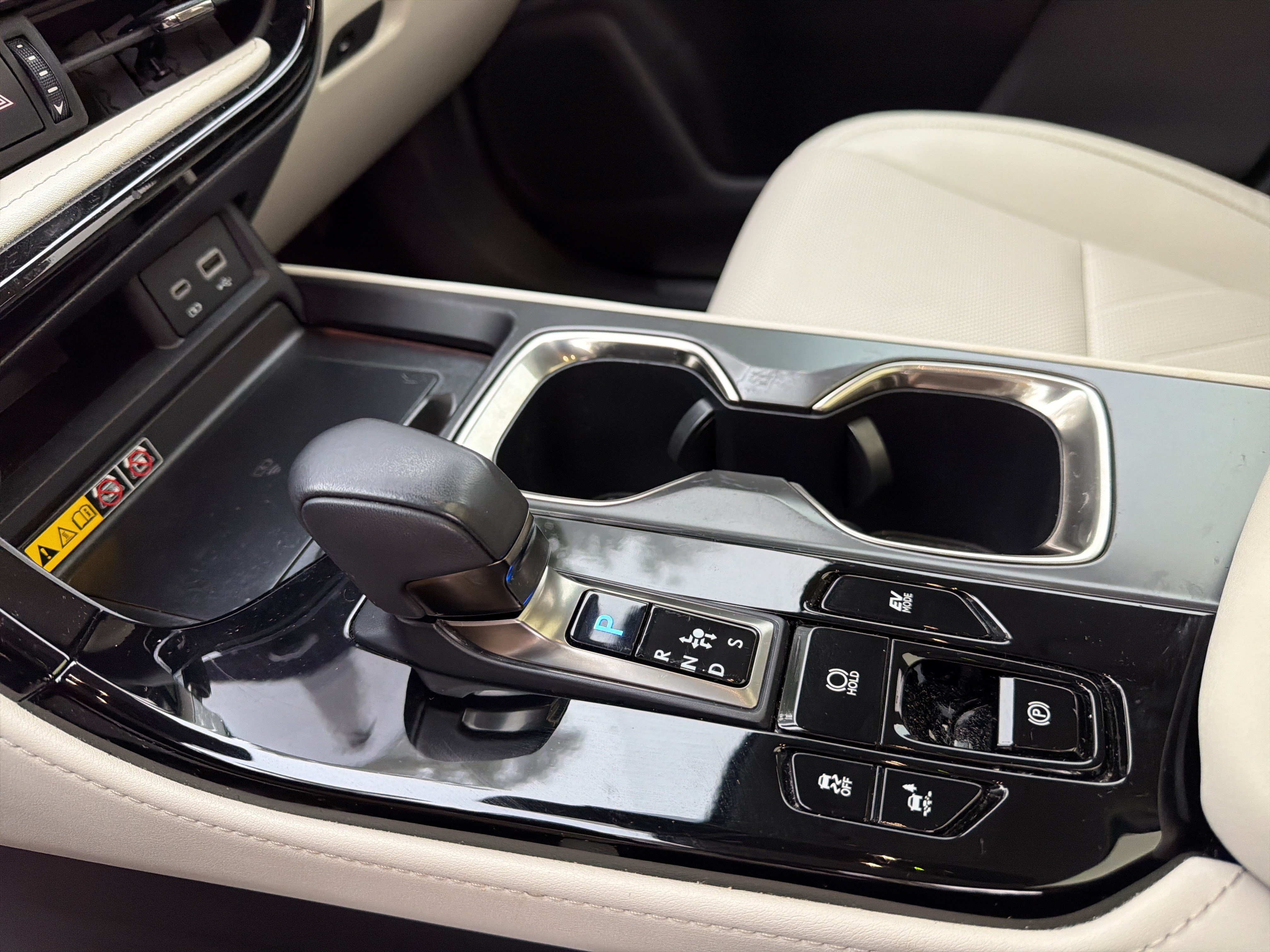Used 2025 Lexus NX 350h AWD w/ Accessory Package (2T) image 26