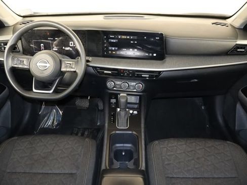 Used 2025 Nissan Kicks SV FWD image 13