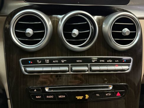 Used 2018 Mercedes-Benz GLC 300 4MATIC w/ Multimedia Package image 34