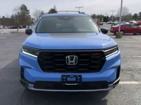 New 2025 Honda Pilot TrailSport image 3