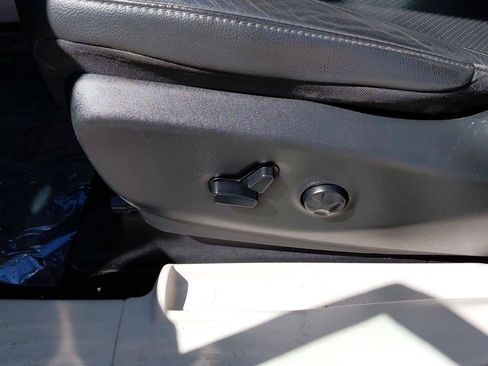 Used 2019 Chrysler Pacifica Touring-L FWD image 24