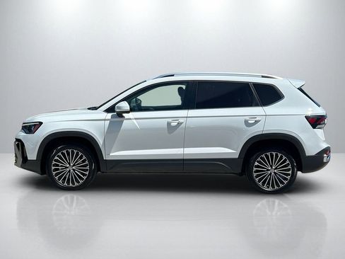 Used 2025 Volkswagen Taos SE FWD image 8