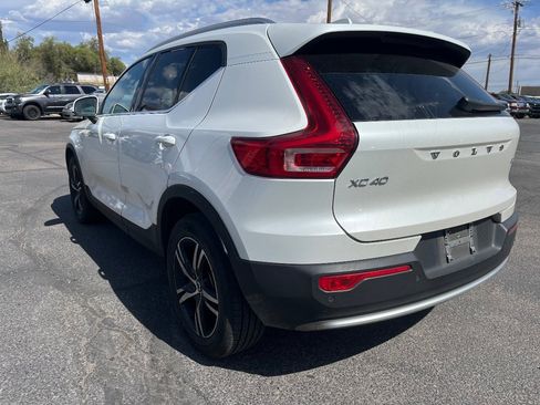 Used 2023 Volvo XC40 B5 Plus AWD/4WD image 5