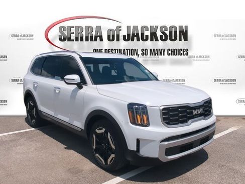 Used 2024 Kia Telluride S w/ S Sunroof Package FWD image 2