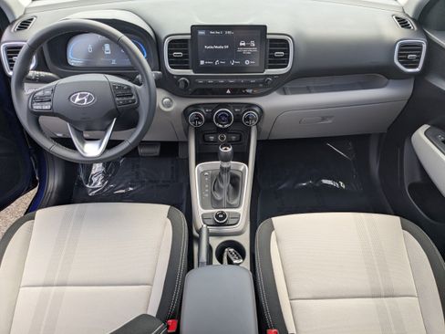 New 2025 Hyundai Venue SEL image 17