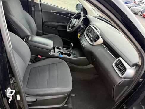 Used 2018 Kia Sorento L image 17
