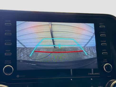 Used 2021 Toyota Highlander L image 16