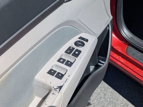 Used 2018 Hyundai Elantra SEL FWD image 25