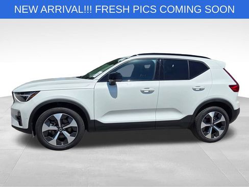 Used 2026 Volvo XC40 B5 Plus AWD/4WD image 3