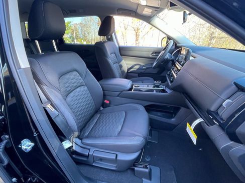 New 2025 Nissan Pathfinder SV image 17
