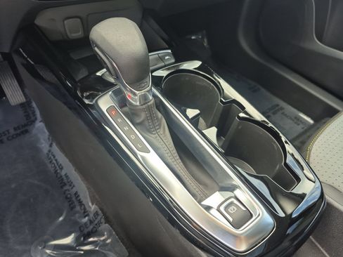 Used 2024 Chevrolet Trax LT w/ Sunroof Package FWD image 16