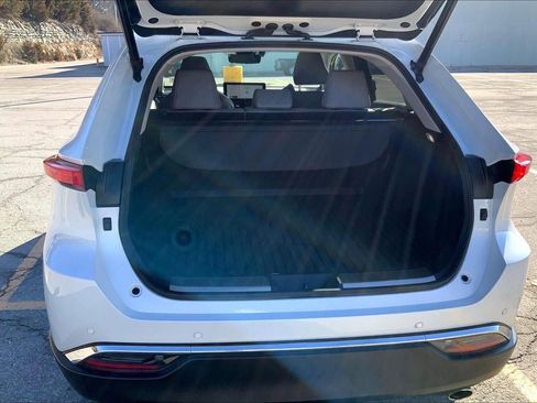 Used 2023 Toyota Venza Limited image 4