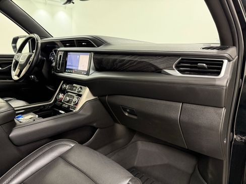 Used 2021 GMC Yukon Denali w/ Denali Premium Package image 30