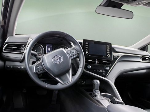 Used 2021 Toyota Camry SE image 15