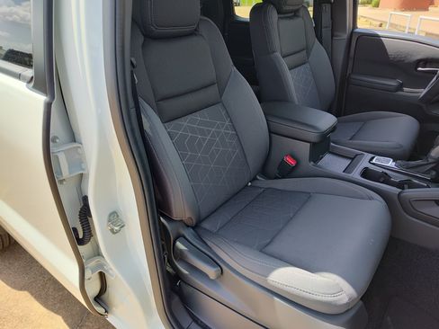 New 2026 Nissan Frontier SV w/ SV Convenience Package AWD/4WD image 12