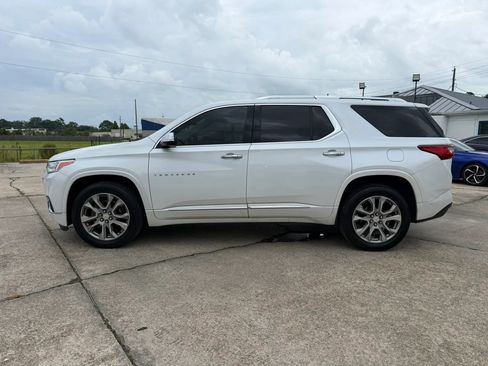 Used 2019 Chevrolet Traverse Premier w/ Driver Confidence II Package FWD image 2