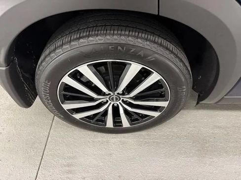 Used 2024 Nissan Pathfinder Platinum w/ Cargo Package FWD image 7