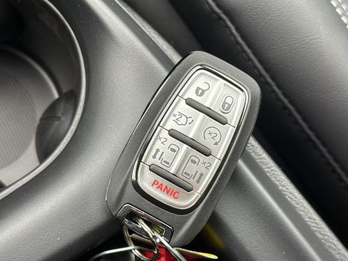 New 2026 Chrysler Pacifica Select FWD image 38